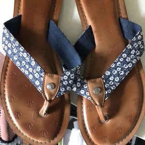 Nautica flip flops